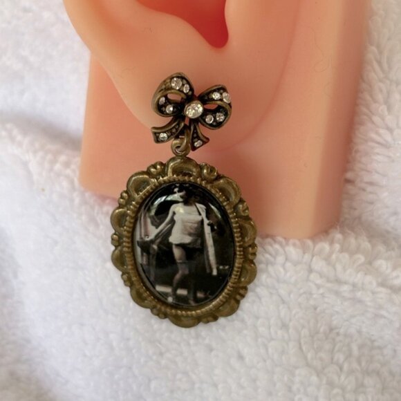 Photo portrait burlesque dancer earrings - Picture 3 of 6